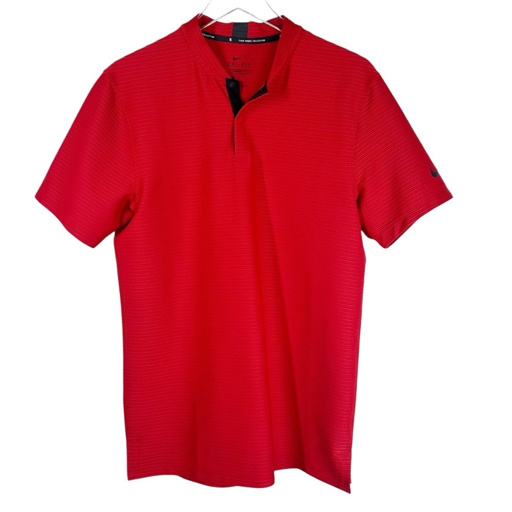 NIKE Dry-Fit Tiger Woods Standard Fit Red Textured Short Sleeve Shirt Small